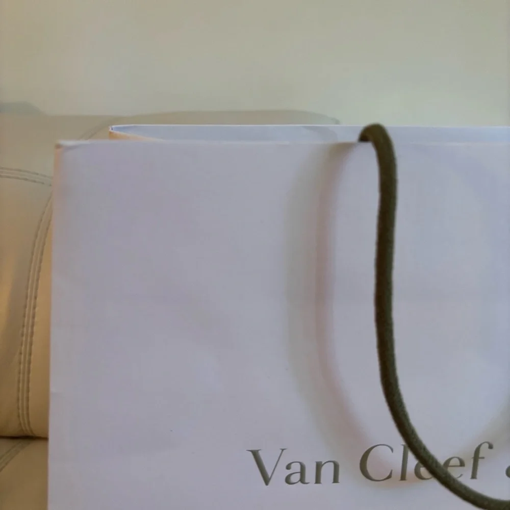 Van Cleef & Arpels VCA Paper White Shopping Gift Bag